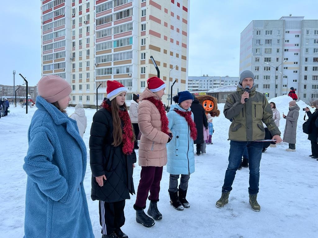 Елабужский муниципальный район | В Елабуге в сквере «Сад у дома» открыли  елку